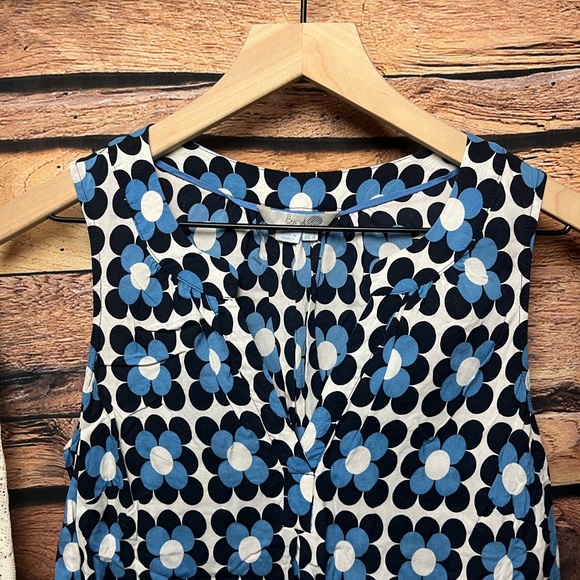 Boden Blue and Black Floral Sleeveless V-neck Blouse (036) - Picture 3 of 7